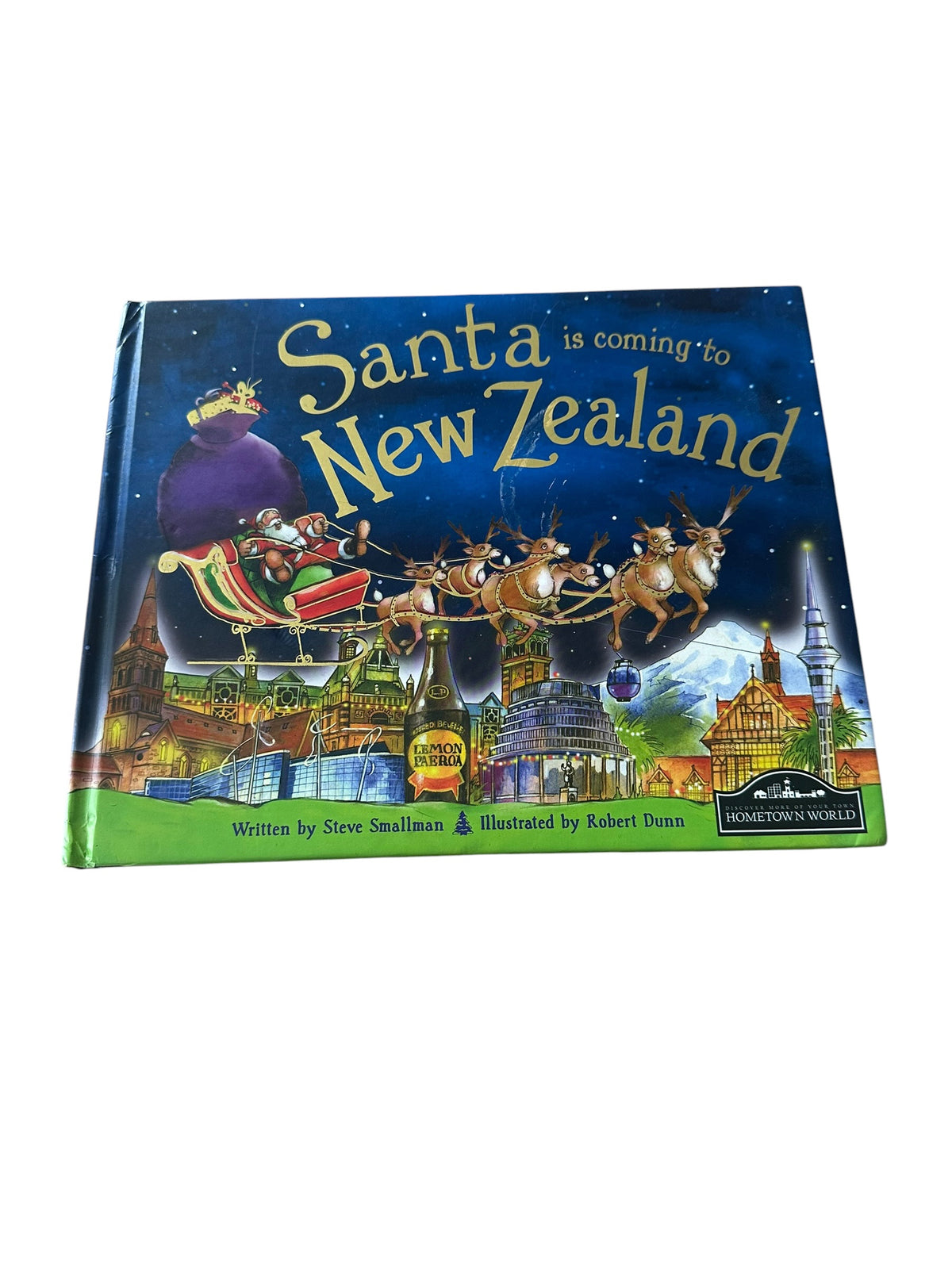 Santa is Coming To New Zealand - Hardcover