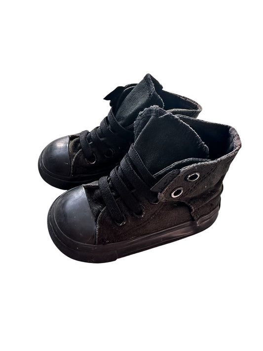 Black Converse - Size US 4