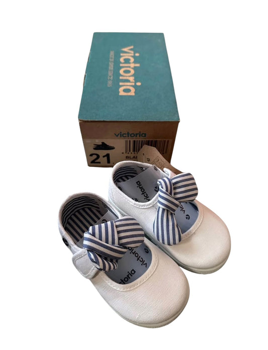Victoria White Bow Shoes - Size EU 21 NEW